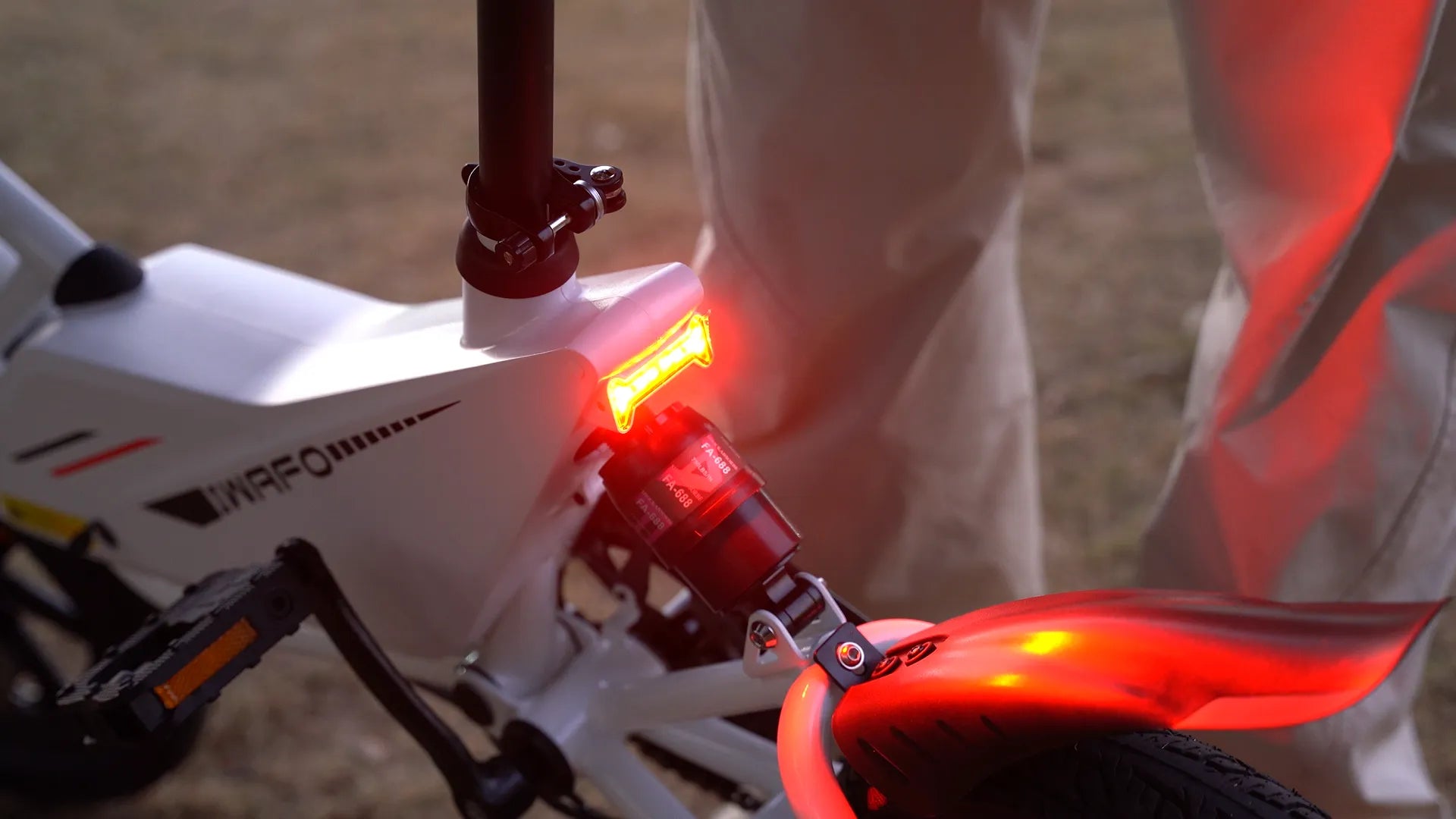 The_Electric-Bike-IWAFO-IE2_has_bright_rear_taillights