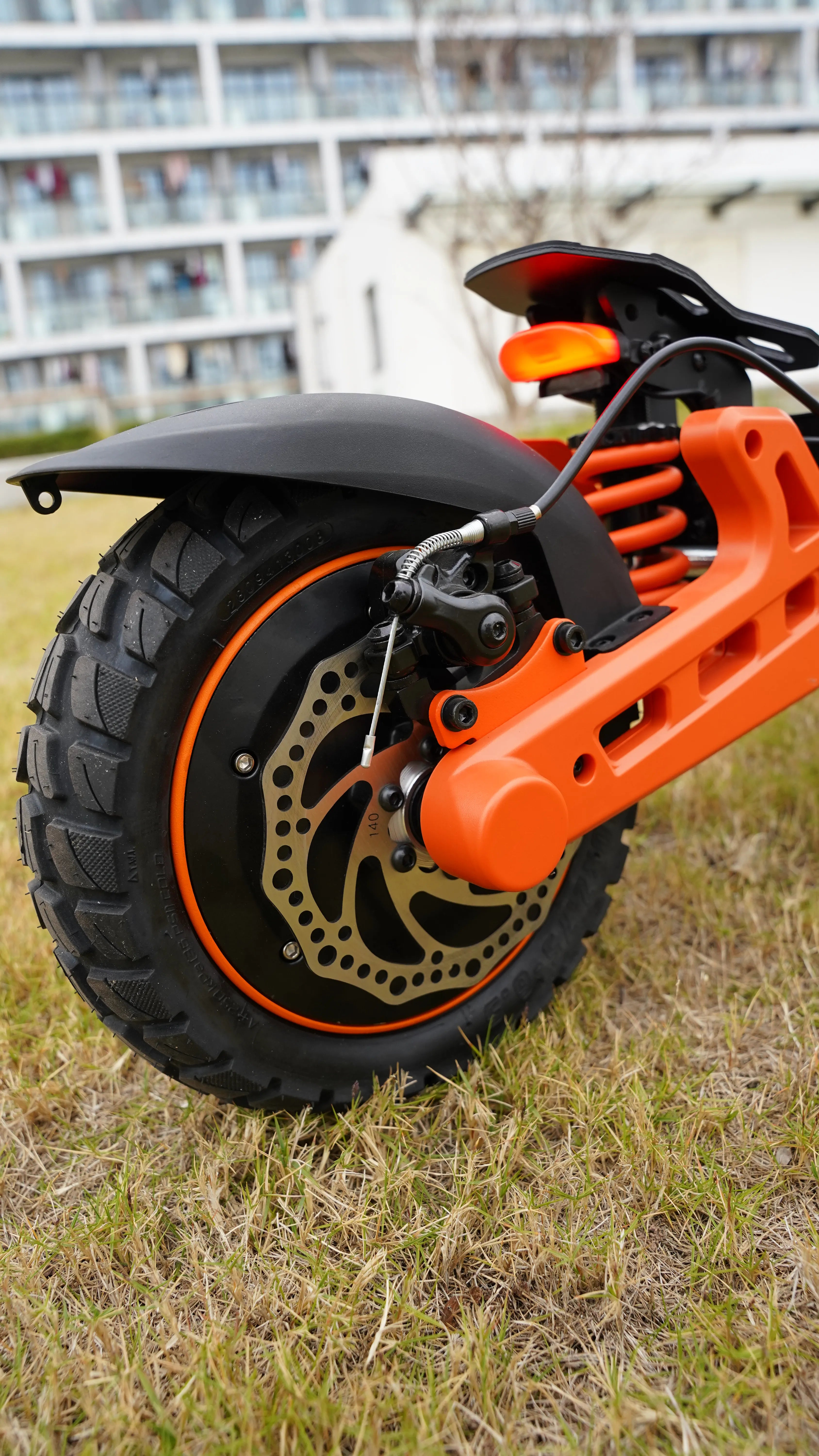 The_wide_tires_and_powerful_shock_absorbers_of_Electric-Scooter-WAFO-IS2